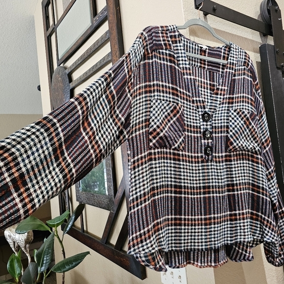 En Creme Tunic Xl Viscose. Plaid. BIG buttons. - Picture 3 of 8